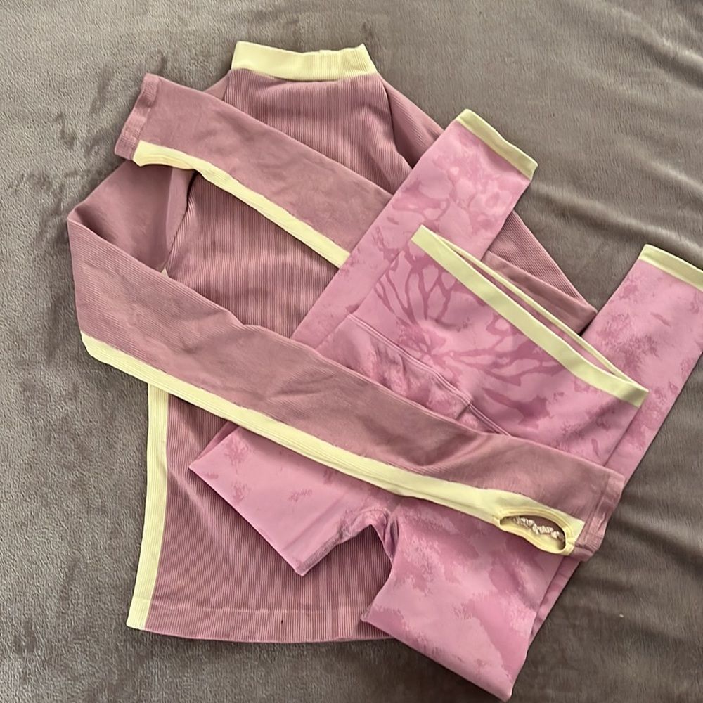 NWOT Free People Lilac and Yellow Think Twice Leggings in Dew Drop MSRP $138 - Picture 4 of 8